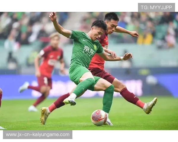 大连英博林良铭中场快速直塞：从训练场到赛场的瞬间爆发